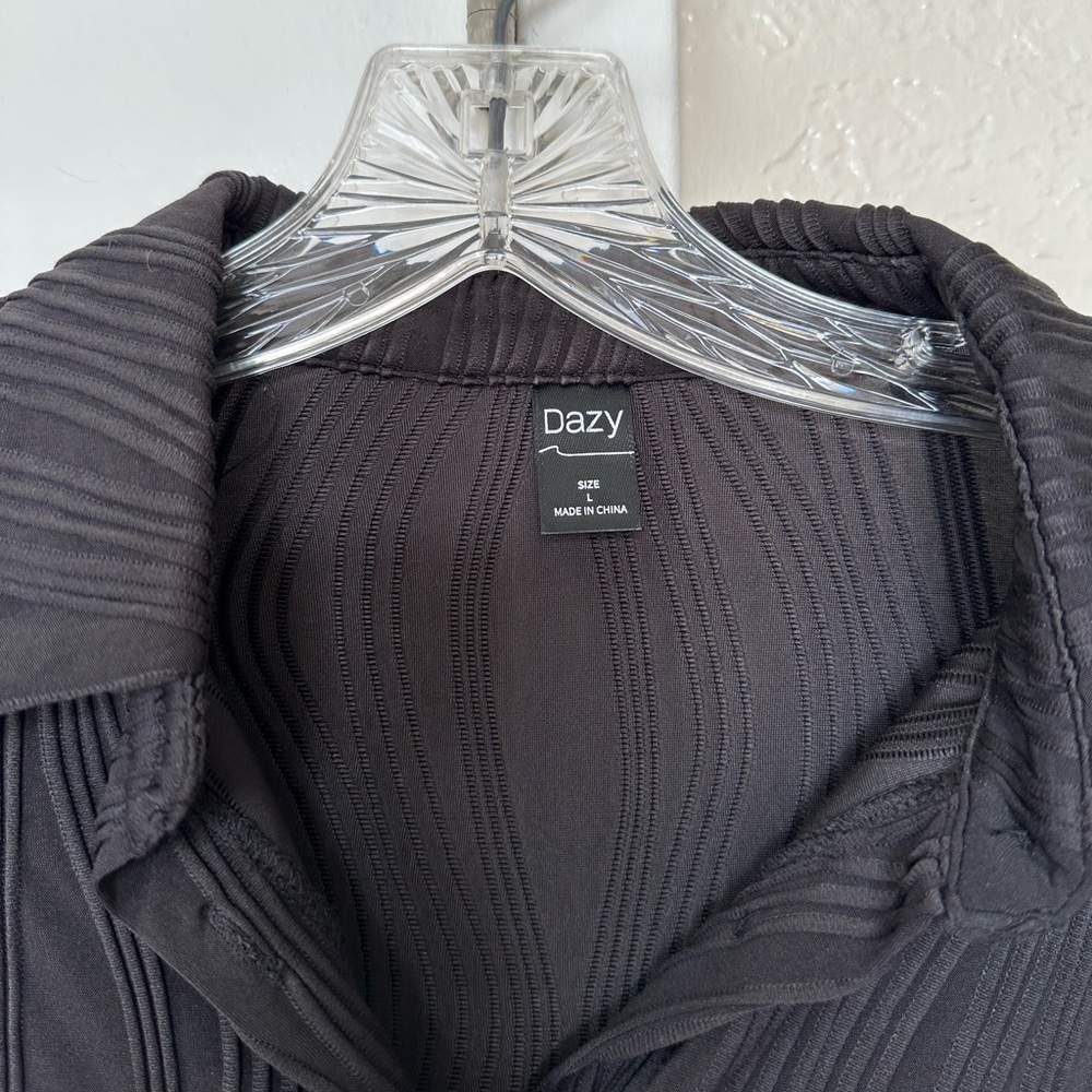 button down - Picture 4 of 4